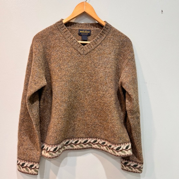 Woolrich Sweaters - Vintage Woolrich Wool V-Neck Leaf Detail Khaki Sweater Women’s Size Medium